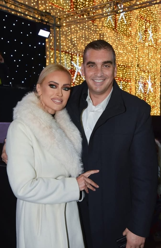 O Δήμαρχος Γιάννης Κωνσταντάτος με την σύζυγό του Ελίνα Σαουρίδη.
