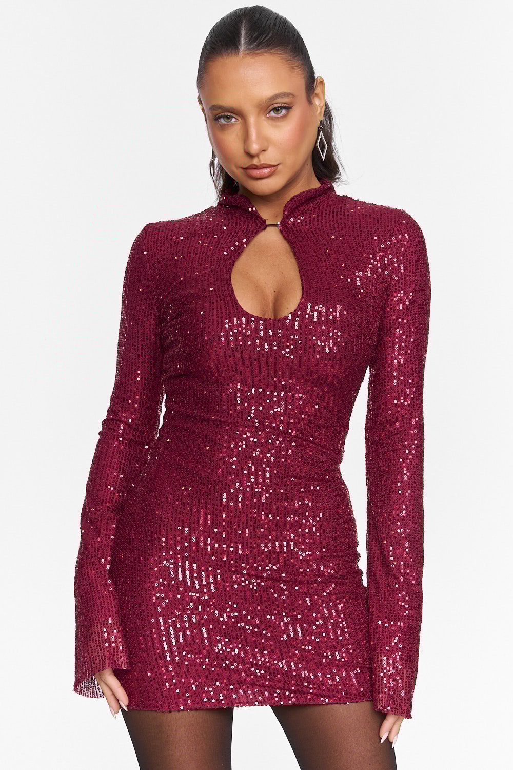 μοντέλο με φόρεμα παγέτα