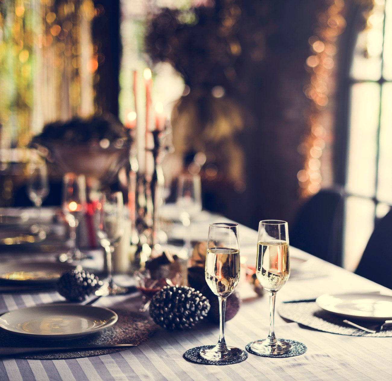 Γιορτινό τραπέζι για το ρεβεγιόν Πρωτοχρονιάς