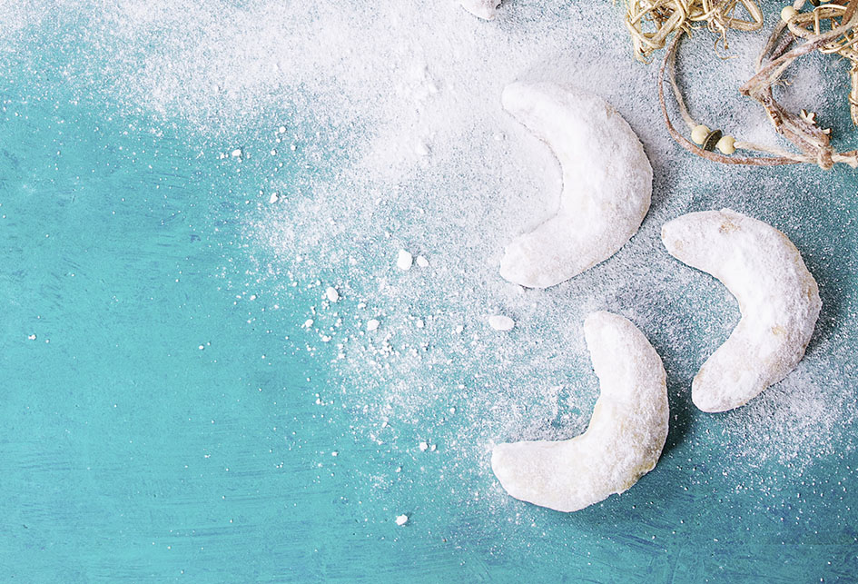 Κουραμπιέδες έτοιμοι για φάγωμα.