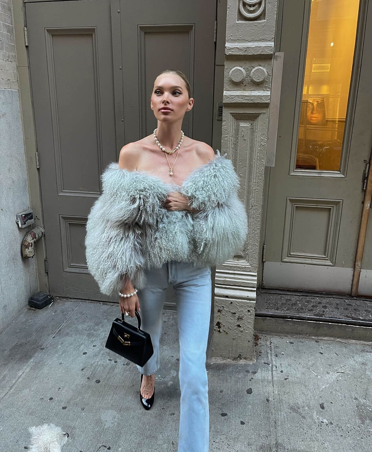 Γούνα με τζιν παντελόνι