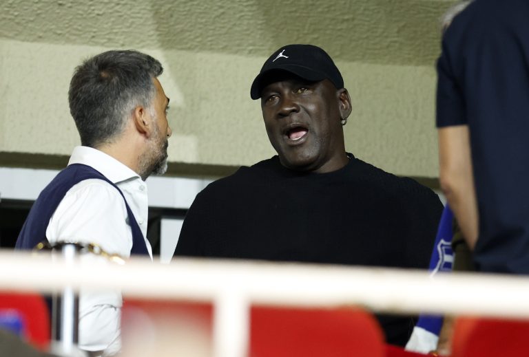 O Michael Jordan στις κερκίδες πριν από τον αγώνα UEFA Champions League μεταξύ της AS Monaco και της Barcelona στο Μονακό, 19 Σεπτεμβρίου 2024.