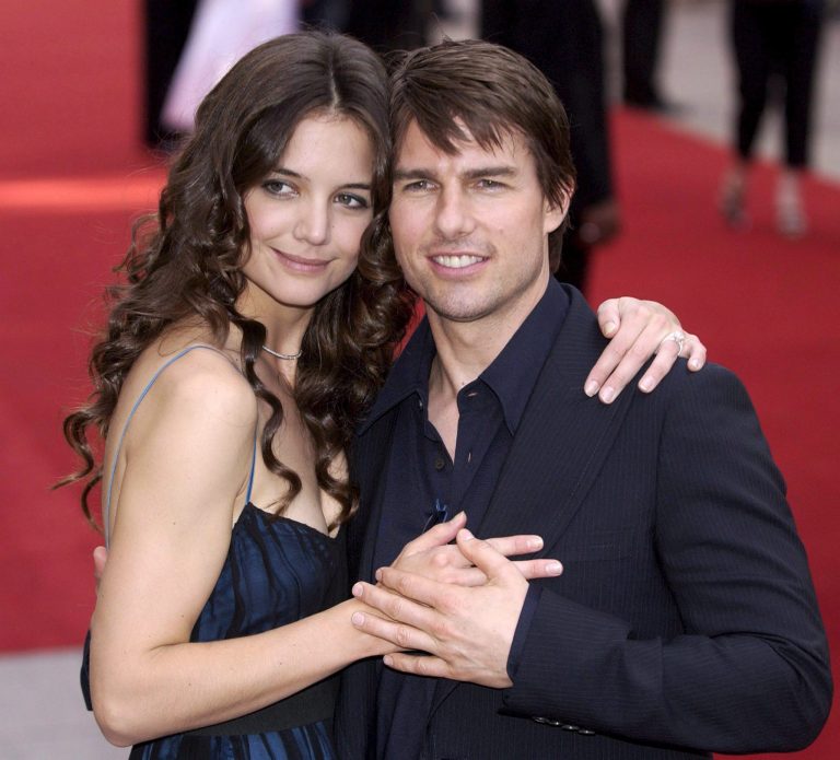 Ο Tom Cruise και η Katie Holmes έξω από το Odeon Leicester Square στο Λονδίνο.