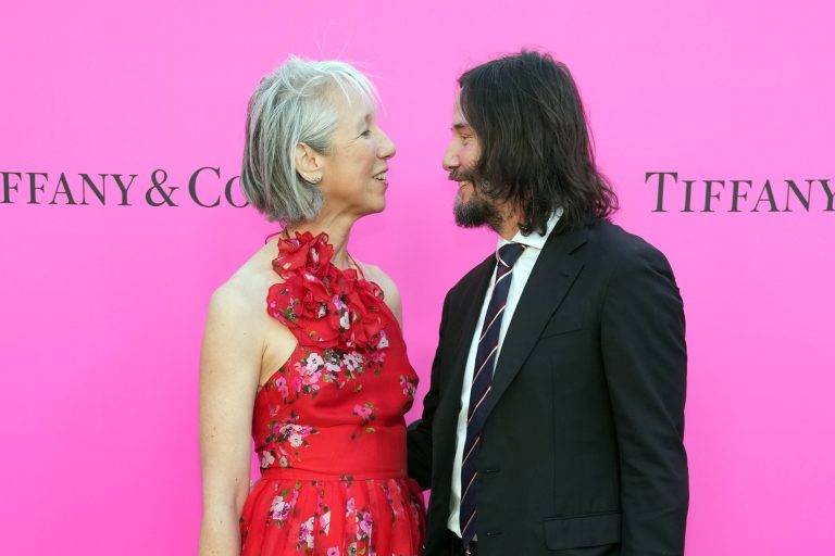 Ο Keanu Reeves και η καλλιτέχνις Alexandra Grant παρευρίσκονται στο Gala MOCA (Museum of Contemporary Art) στο Λος Άντζελες, Καλιφόρνια, ΗΠΑ, 15 Απριλίου 2023.