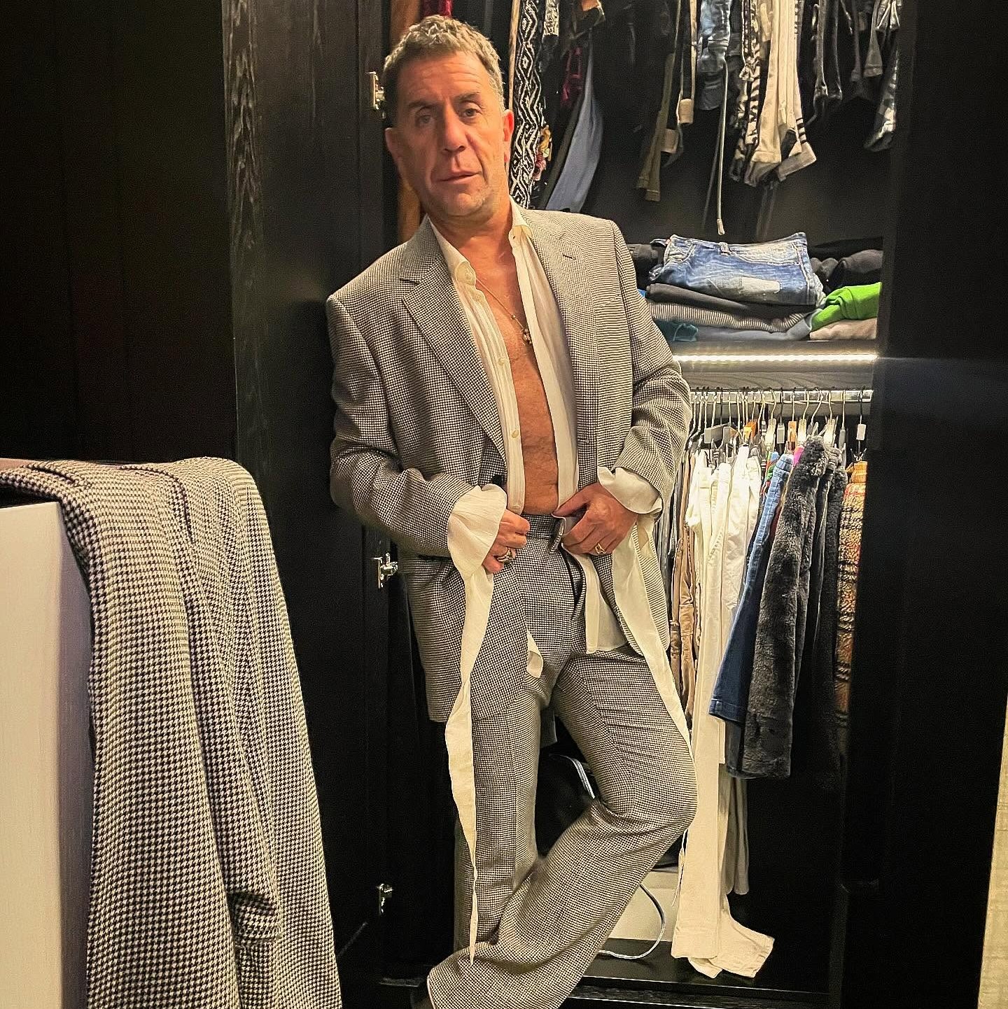 Ο Γιώργος Μαζωνάκης στο καμαρίνι του