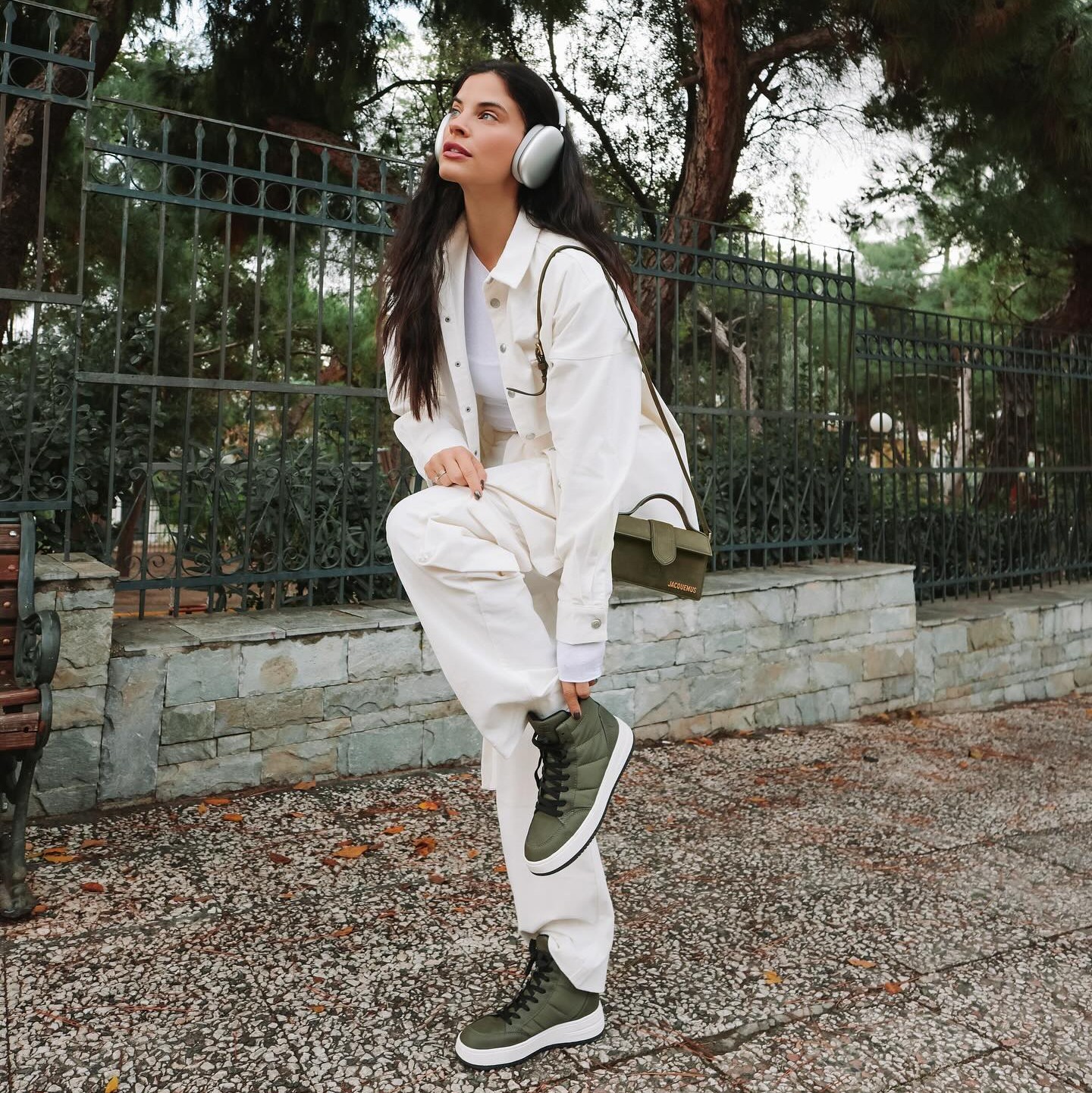 Η Χριστίνα Μπόμπα σε περίπατο με ακουστικά