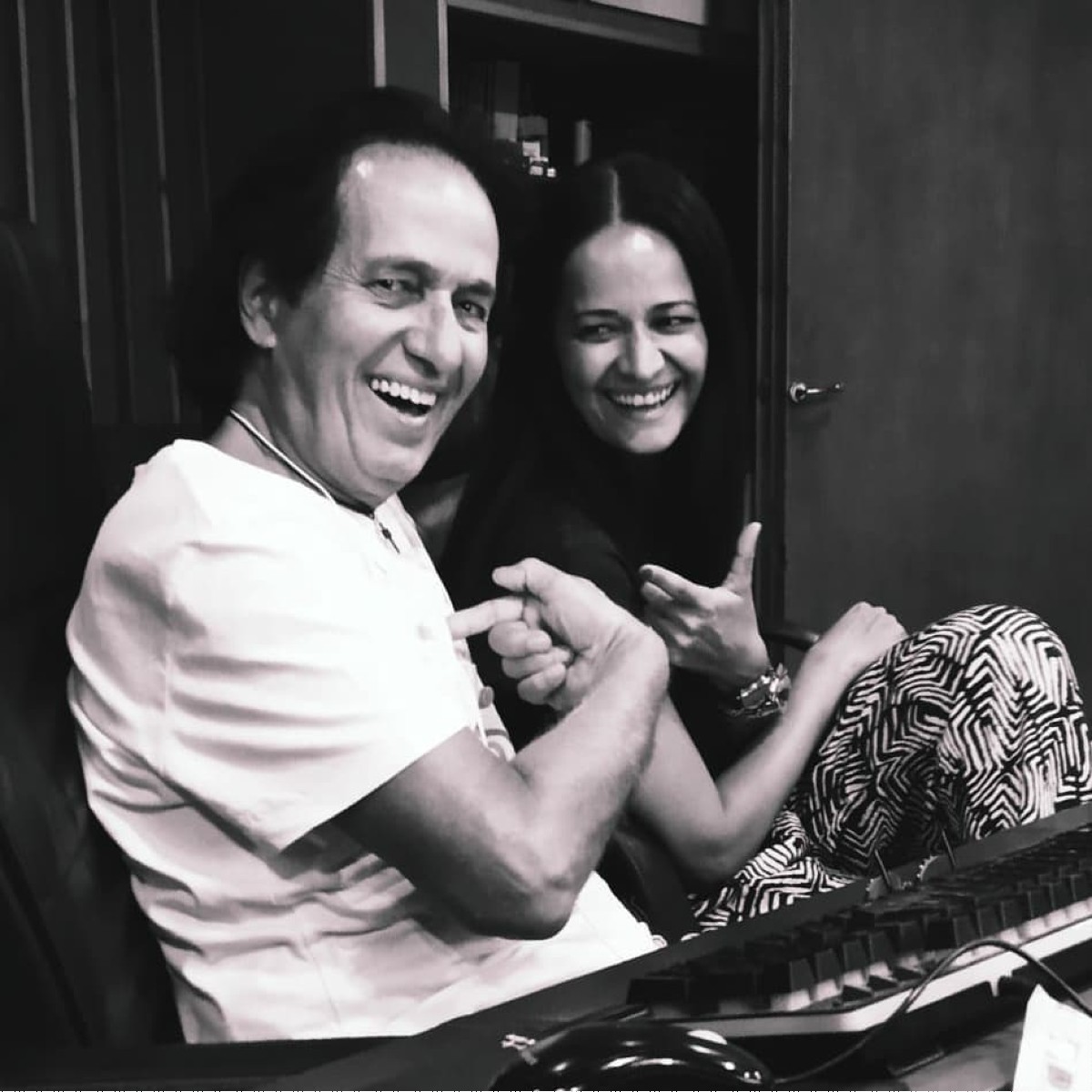 Ο τραγουδιστής Πασχάλης με την κόρη του Ζήνα Αρβανιτίδη