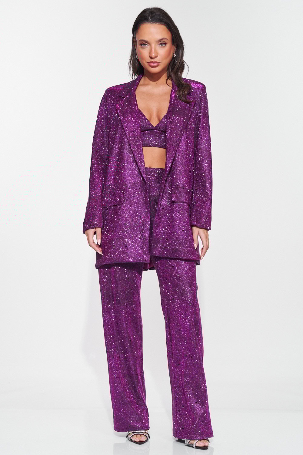 μοντέλο με σακάκι παγέτα