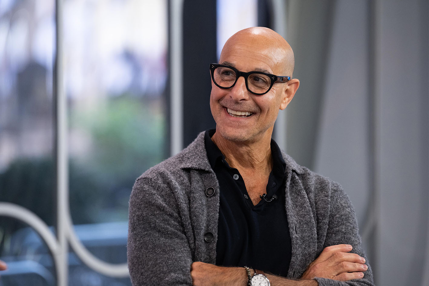 O Stanley Tucci στις 19 Σεπτεμβρίου 2023 χαμογελά. Κοντινό πλάνο.