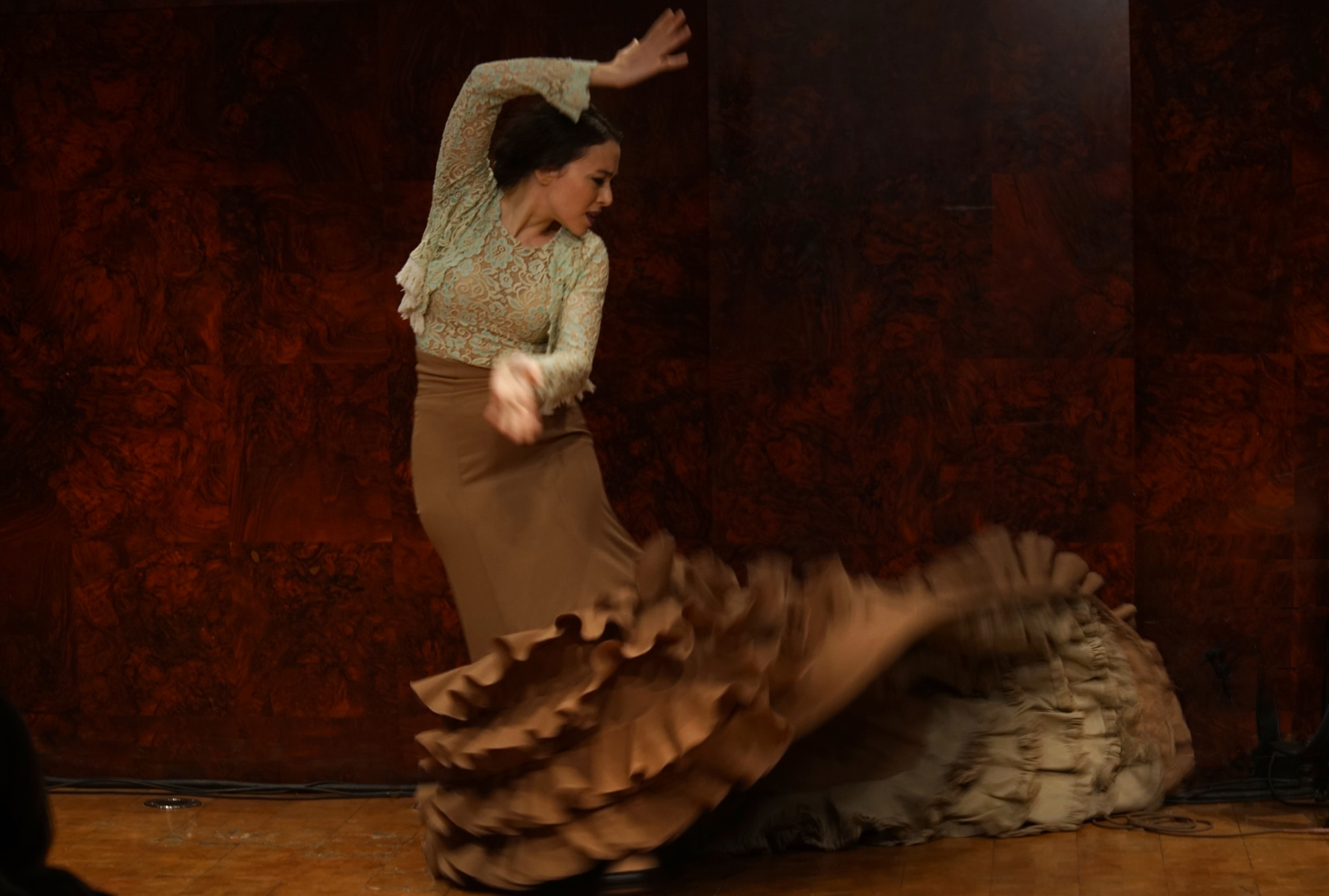 Η Yota Barón μαγεύει το κοινό της χορεύοντας