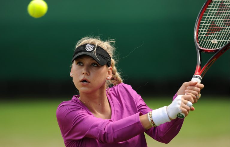 H Anna Kournikova στη διάρκεια της προπόνησης για το Wimbledon στο All England Lawn Tennis Club, στο Λονδίνο, την 1 Ιουλίου 2010.