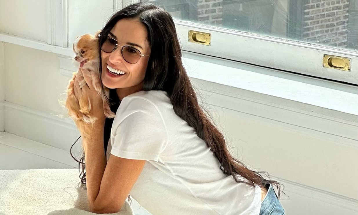 H Demi Moore με το σκυλάκι της Κονσεπτ μυστικά ομορφιάς