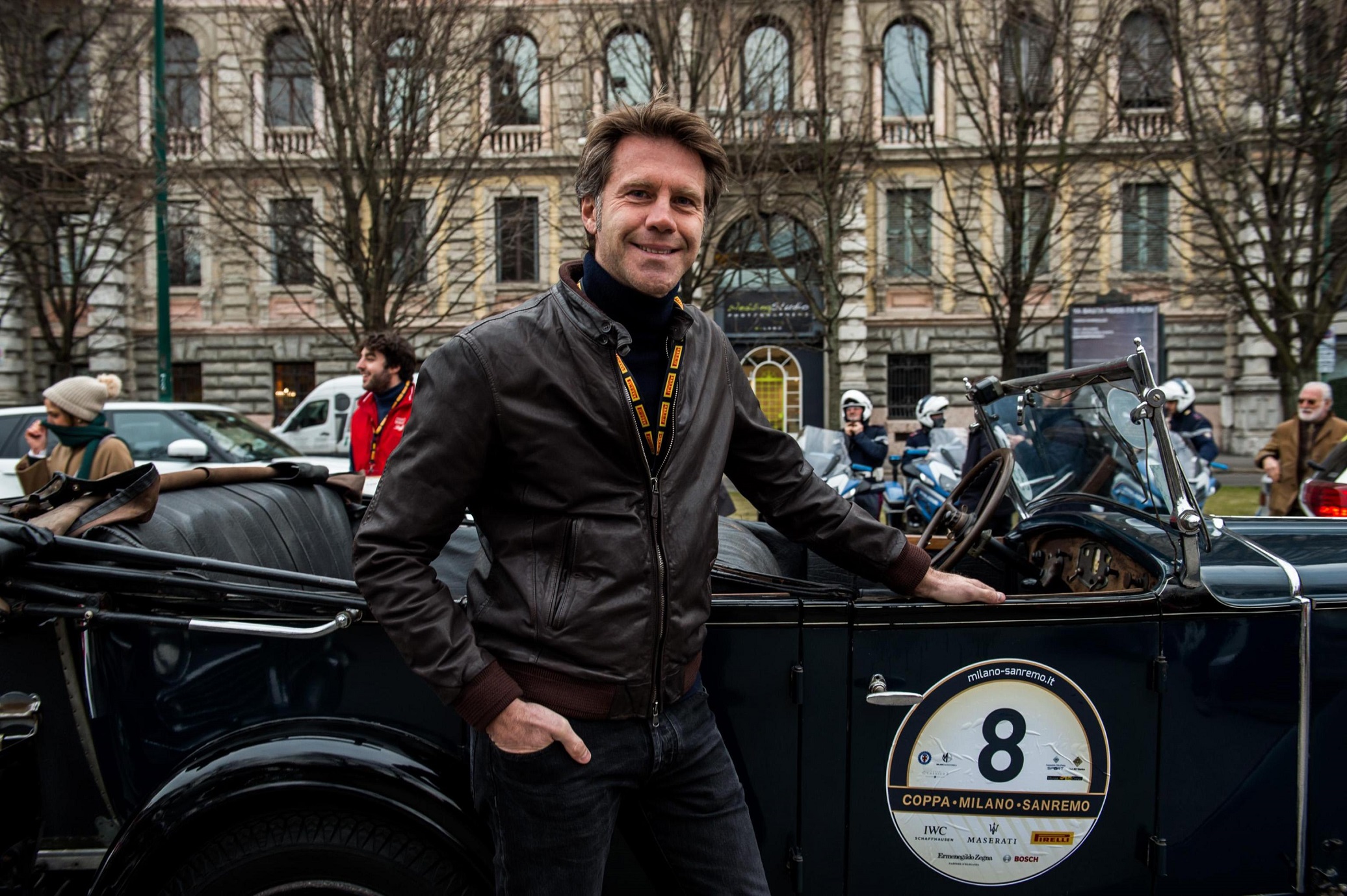Ο πρίγκιπας Emanuele Filiberto κατά τη διάρκεια της επίδειξης των συλλεκτικών αυτοκινήτων για τα εγκαίνια της ιστορικής αναπαράστασης του "Milano-Sanremo Cup", στο Μιλάνο, 22 Μαρτίου 2018.