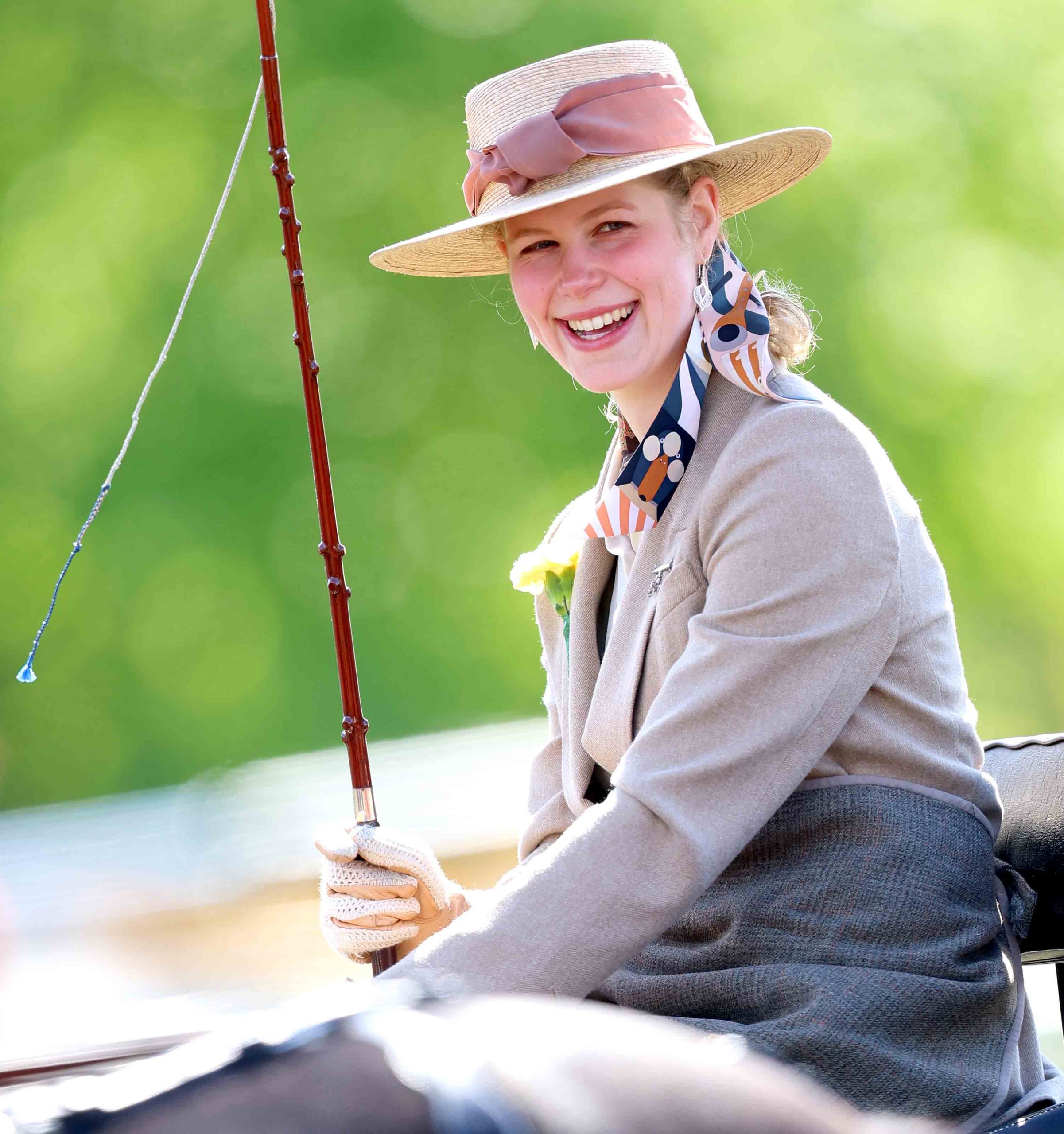 H Lady Louise Windsor γελάει ενώ συμμετέχει στην 5η ημέρα του Royal Horse Show στο Windsor Castle στις 5 Μαΐου 2024.