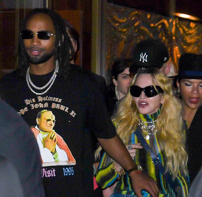 H Madonna με τον φίλο της Akeem φεύγουν από το πριβέ πάρτι της NYFW στις 8 Σεπτεμβρίου 2024.