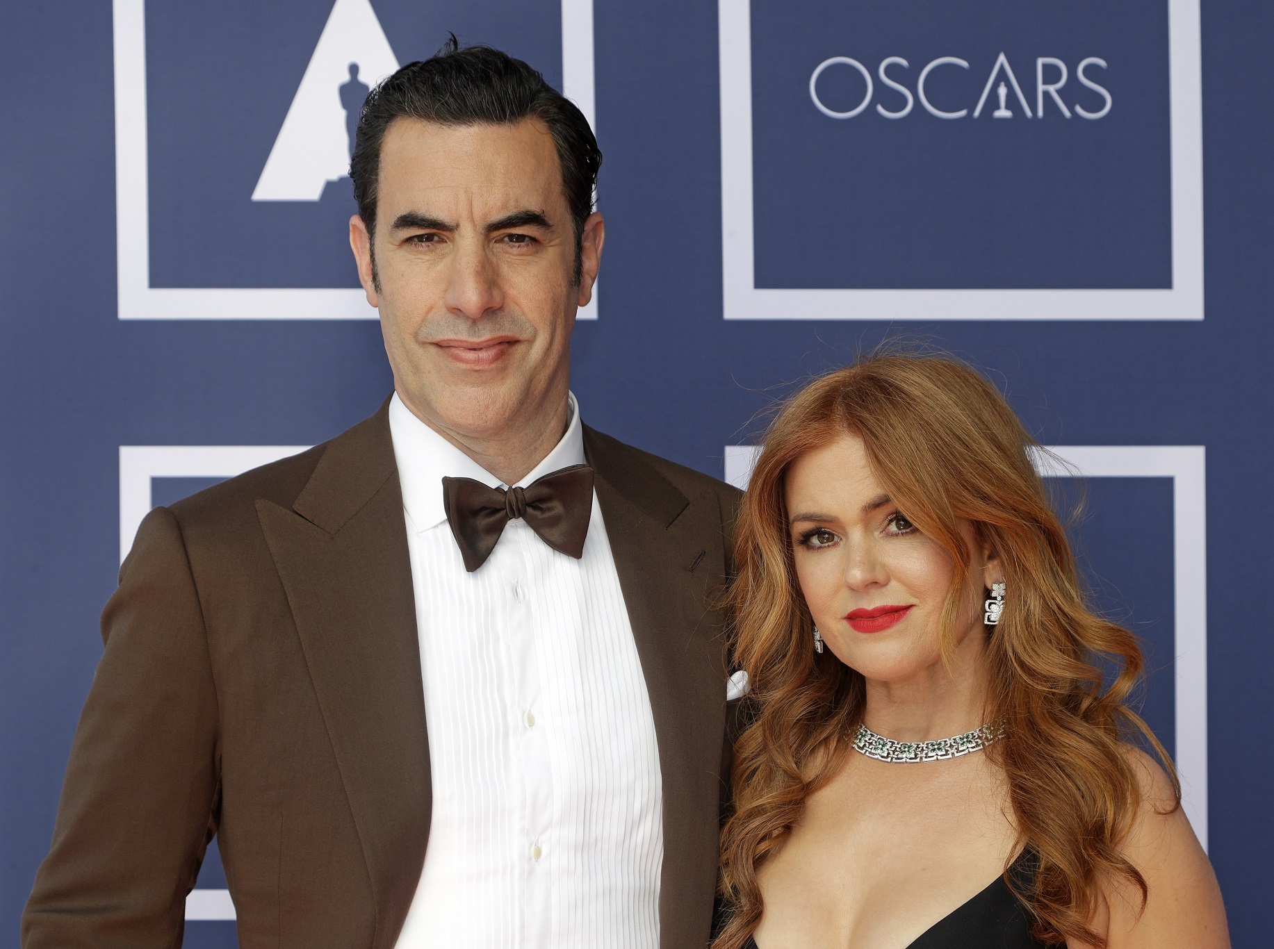 Ο Sacha Baron Cohen και η Isla Fisher φτάνουν για την 93η ετήσια προβολή των βραβείων Όσκαρ στο Σίδνεϊ της Αυστραλίας, 26 Απριλίου 2021.
