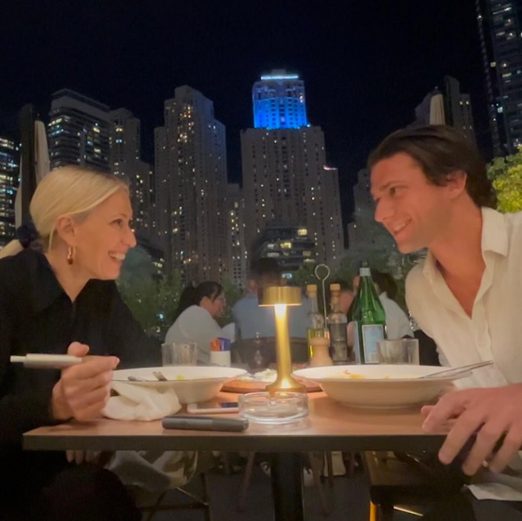 Η Μαρία Μπακοδήμου για φαγητό με τον γιο της στο Ντουμπάι