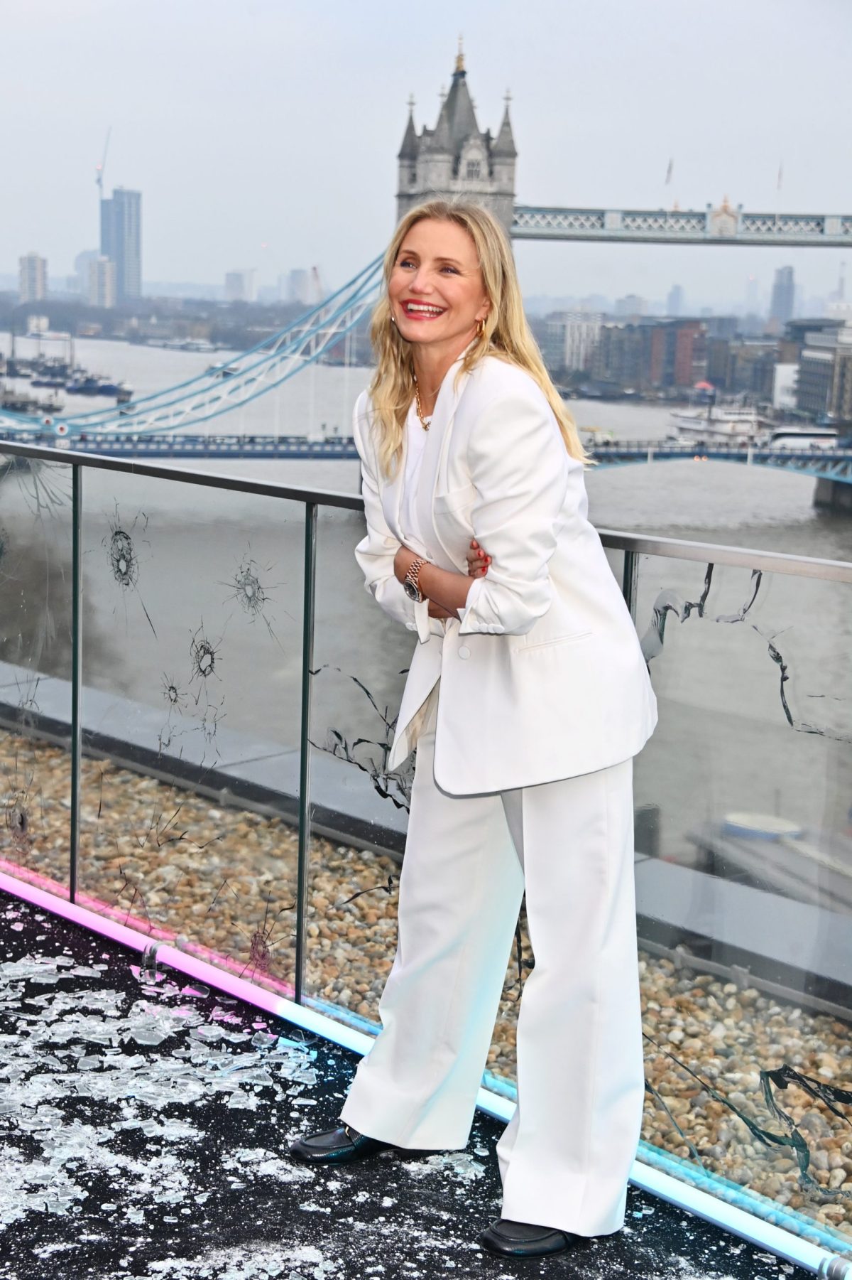 cameron diaz με λευκό κοστούμι