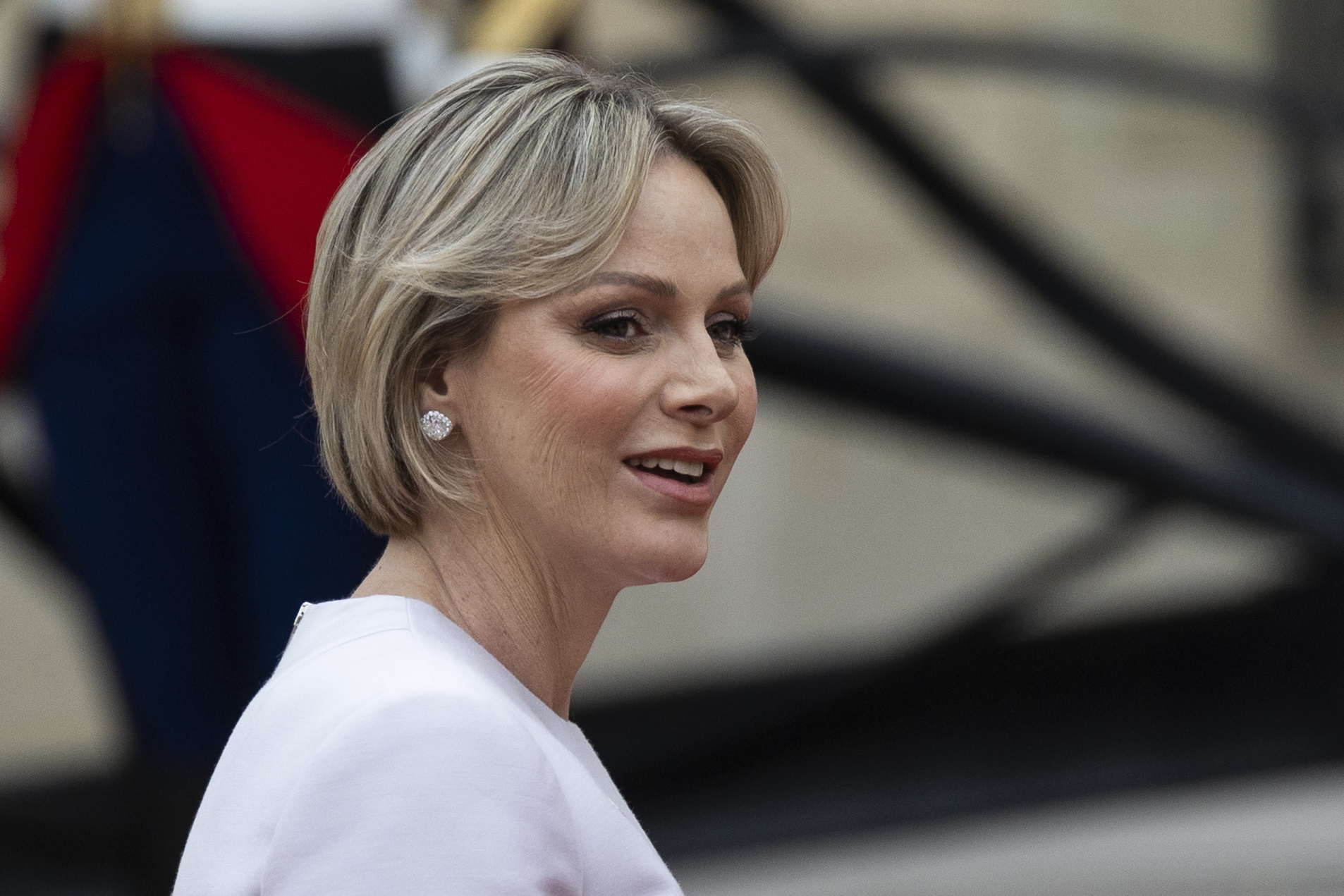 Η Charlene του Μονακό φθάνει σε δεξίωση που παραθέτει ο Γάλλος πρόεδρος Macron και η σύζυγός του στο Μέγαρο των Ηλυσίων στο Παρίσι, 26 Ιουλίου 2024, πριν από την τελετή έναρξης των Ολυμπιακών Αγώνων του Παρισιού 2024.