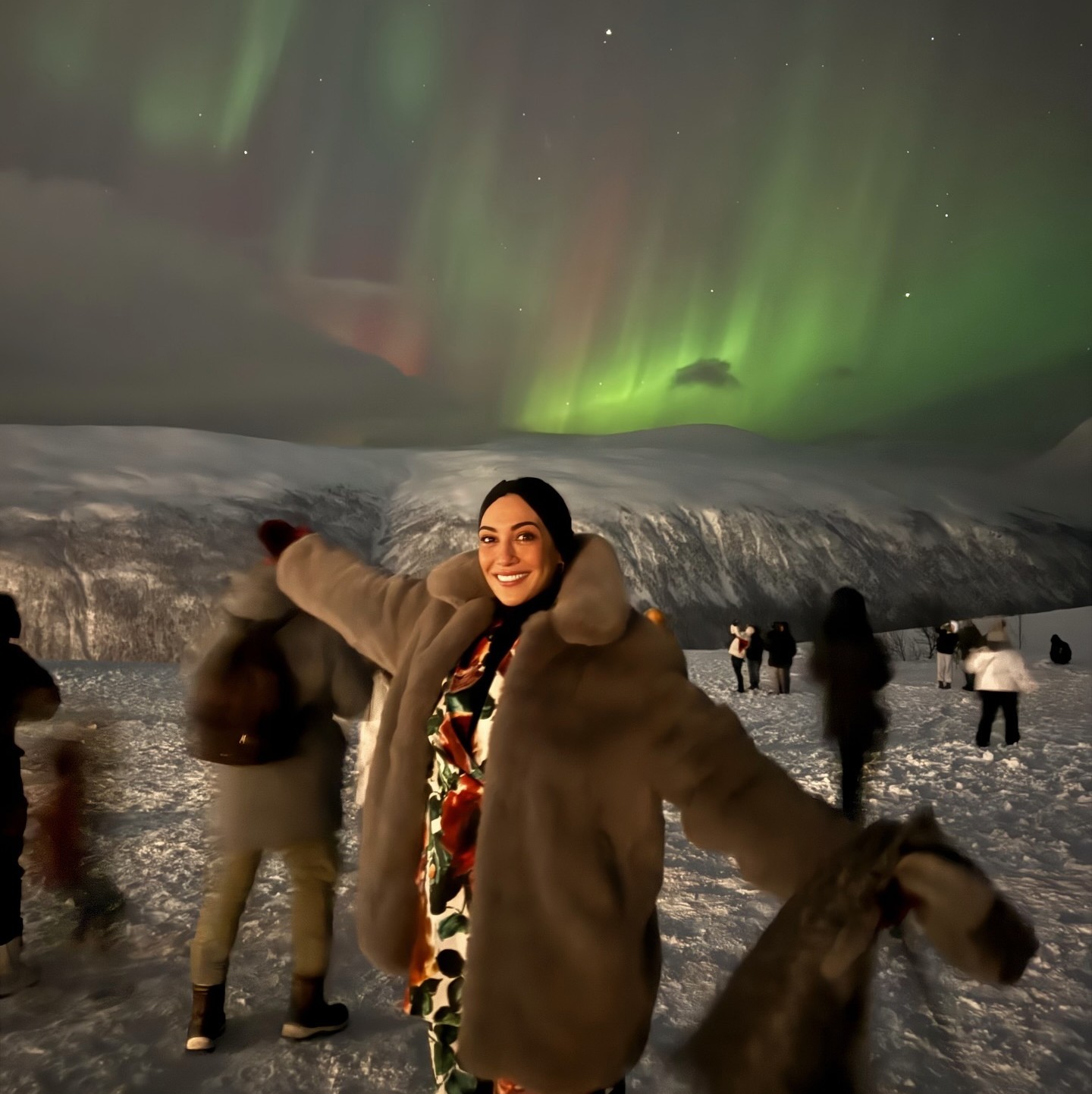 Η Ευγενία Σαμαρά στη Νορβηγία με φόντο το Βόρειο Σέλας