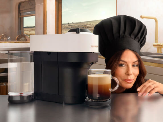 Σκηνή από το σποτ της Nespresso Eva Longoria