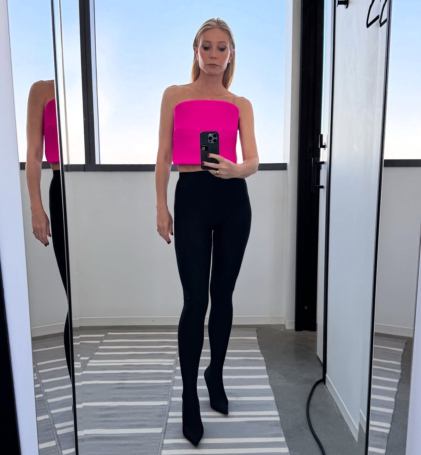 gwyneth paltrow με μαύρες γόβες