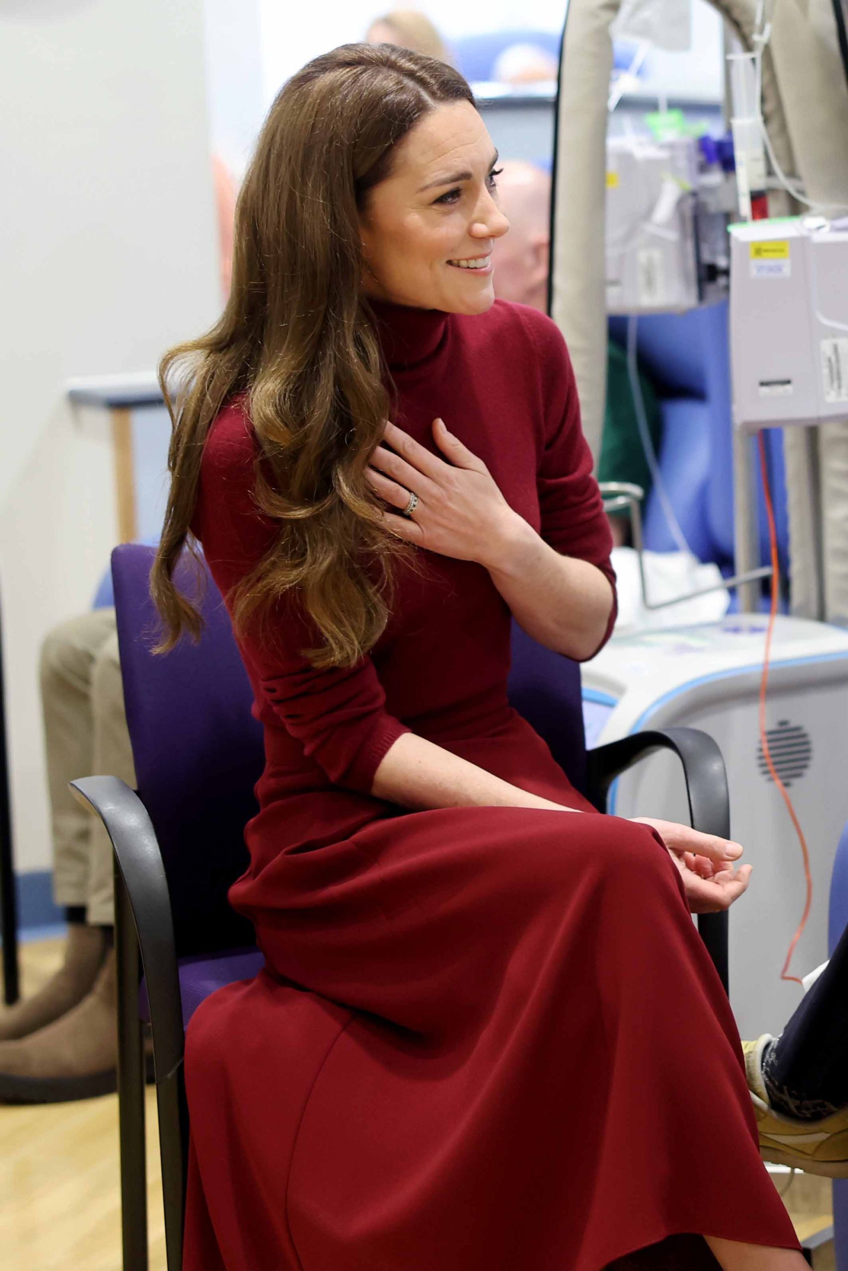Η Kate Middleton έκανε μία συγκινητική επίσκεψη στο νοσοκομείο όπου έλαβε τη θεραπεία της για τον καρκίνο.
