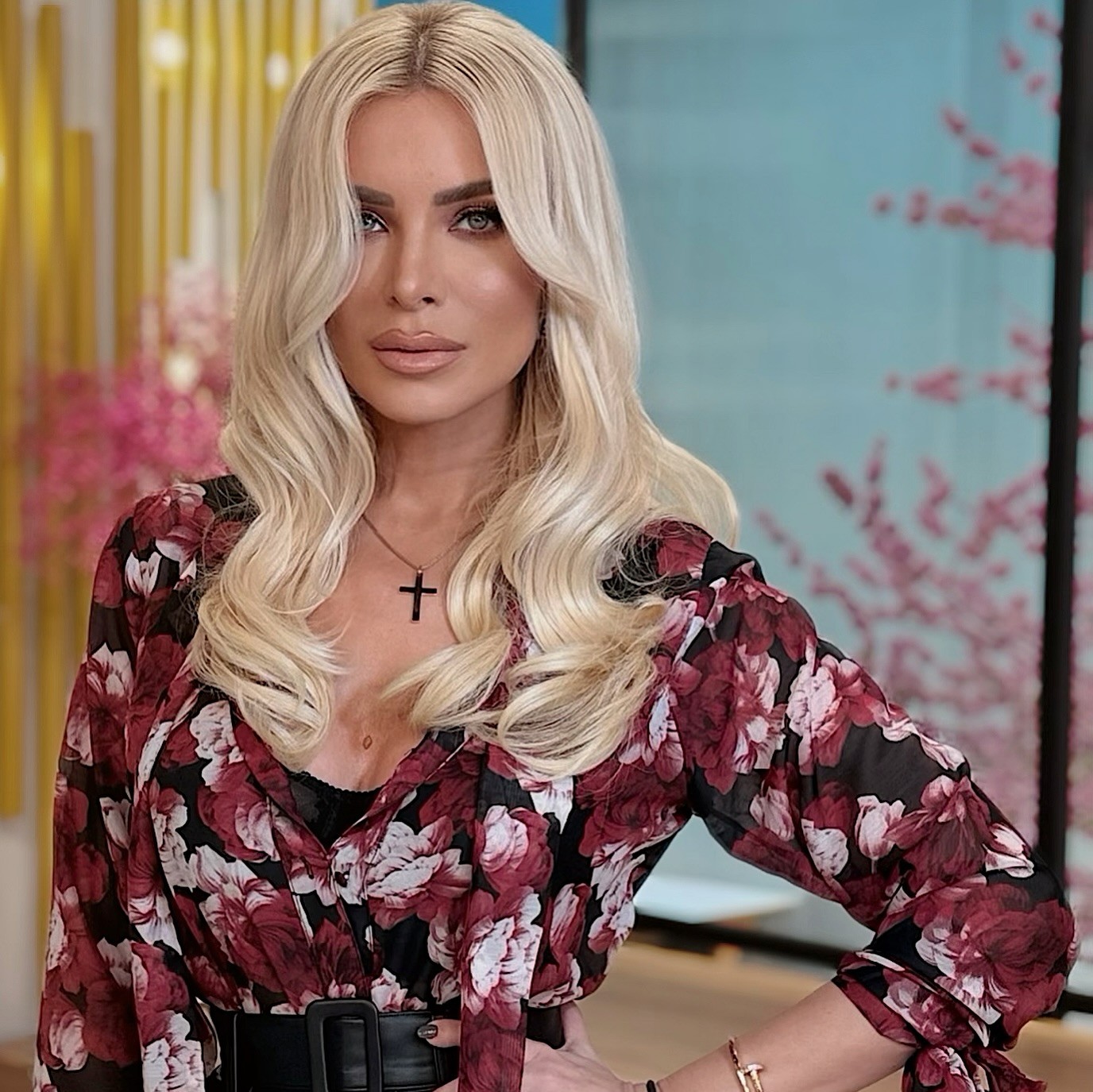 Η Κατερίνα Καινούργιου στο παλτό της εκπομπής