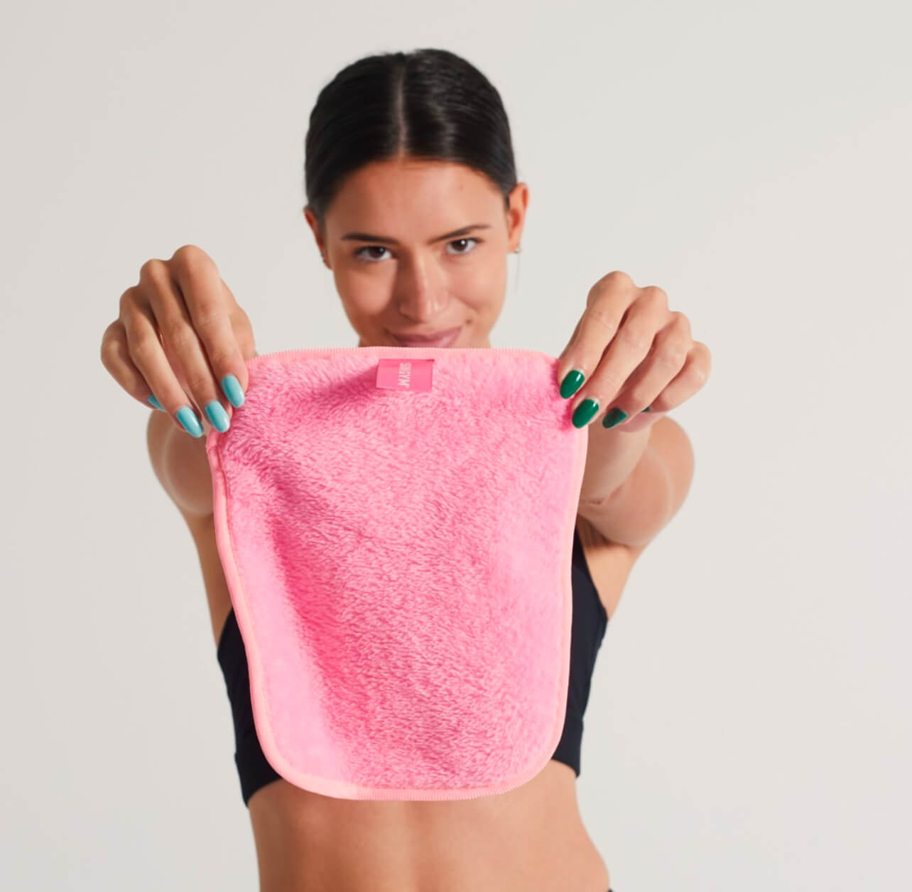 Γυναίκα με πετσέτα για το makeup