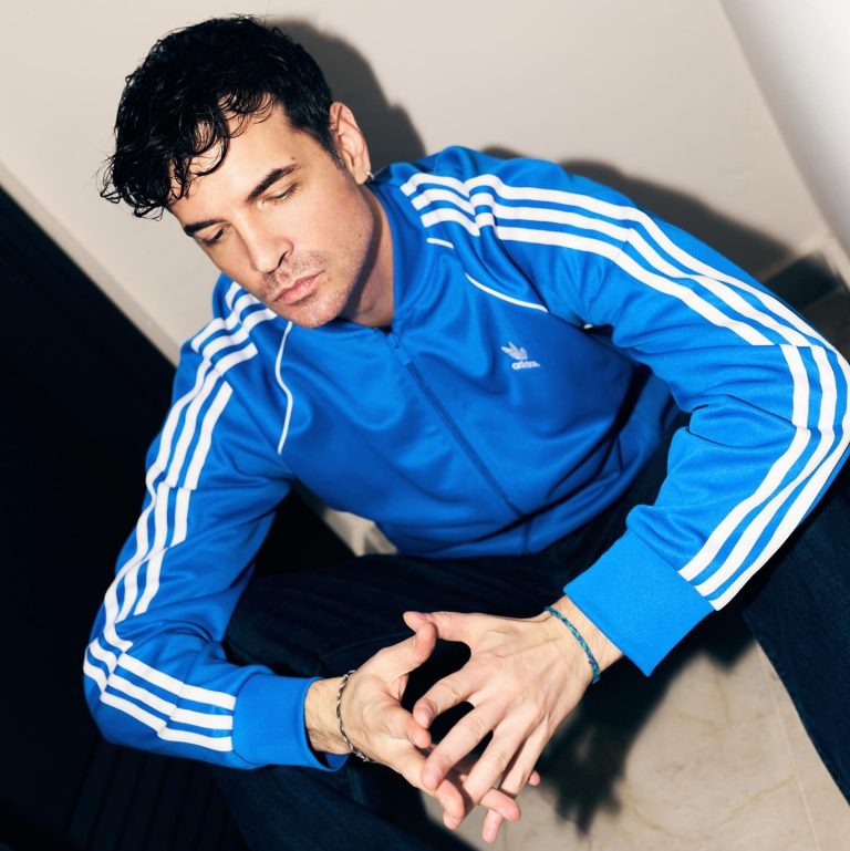 Ο τραγουδιστής Νίνο