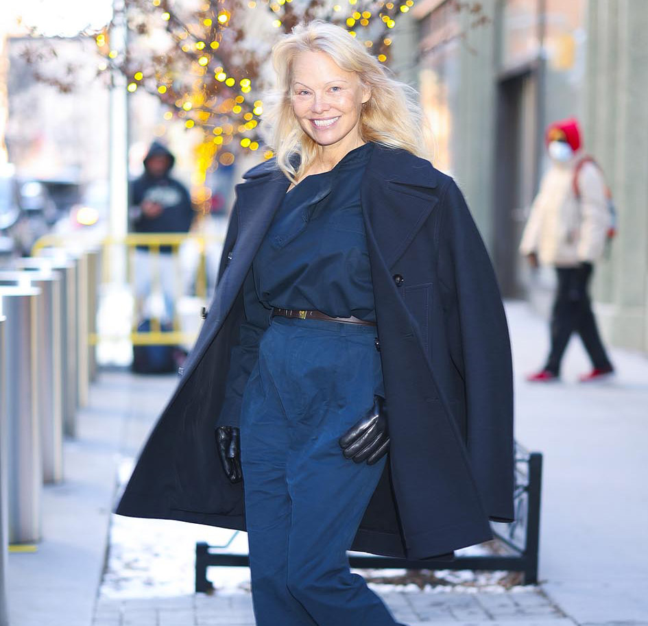 H Pamela Anderson στην πλατεία Hudson της Νέας Υόρκης, στις 7 Ιανουαρίου 2025.