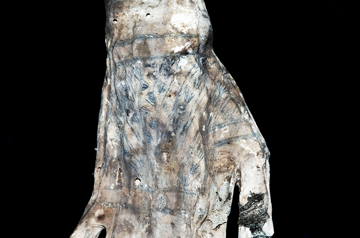 Χέρι μούμιας με tattoo ανακαλύφτηκε