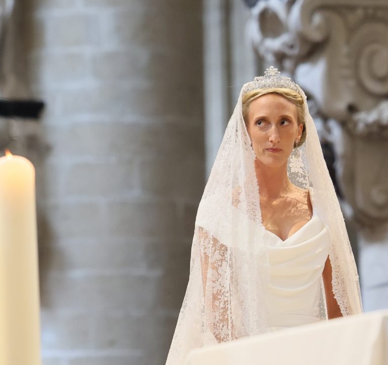 H πριγκίπισσα Maria-Laura του Βελγίου παντρεύεται τον William Isvy στον ναό του Αγίου Μιχαήλ και της Αγίας Γκουντούλα στο Βέλγιο, 10 Σεπτεμβρίου 2022.