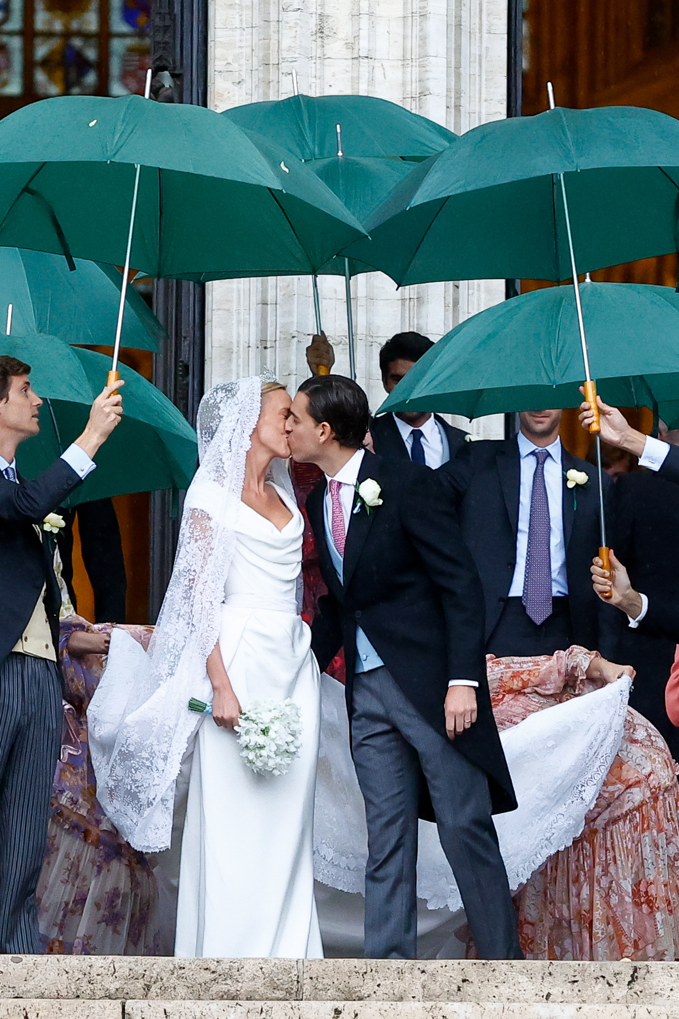 H πριγκίπισσα Maria-Laura του Βελγίου παντρεύεται τον William Isvy στον ναό του Αγίου Μιχαήλ και της Αγίας Γκουντούλα στο Βέλγιο, 10 Σεπτεμβρίου 2022.