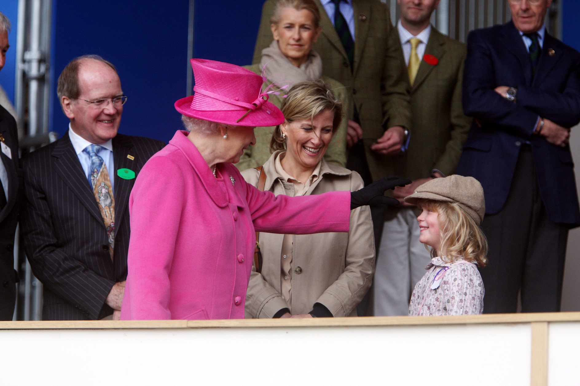 Η βασίλισσα Ελισάβετ με τη νύφη της Sophie, Κόμισσα του Ουέσεξ και την εγγονή της λαίδη Louise Windsor στο Royal Windsor Horse στο Ουίνδσορ, στις 14 Μαϊου 2011.