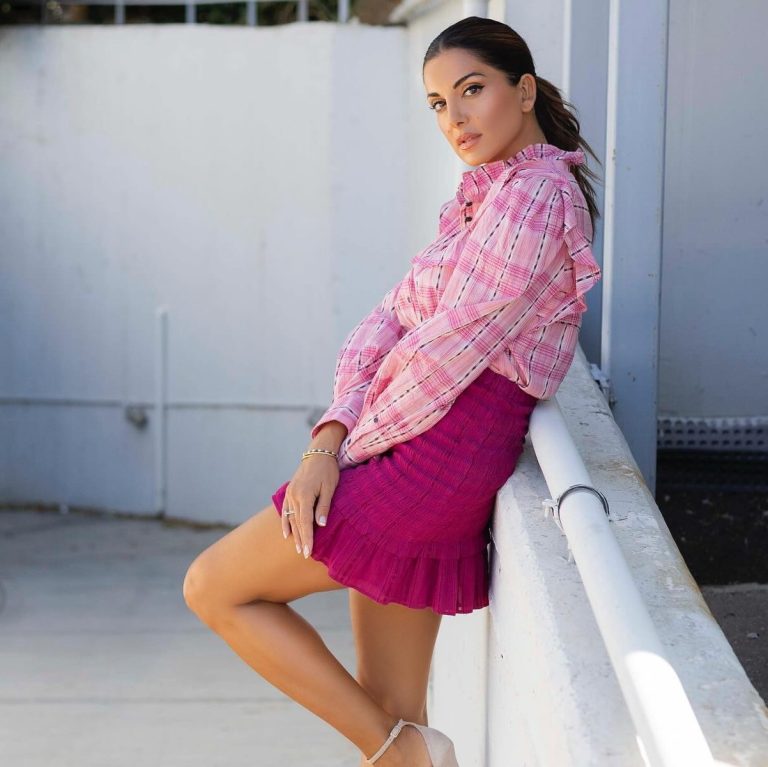 Η Σταματίνα Τσιμτσιλή με ροζ outfit