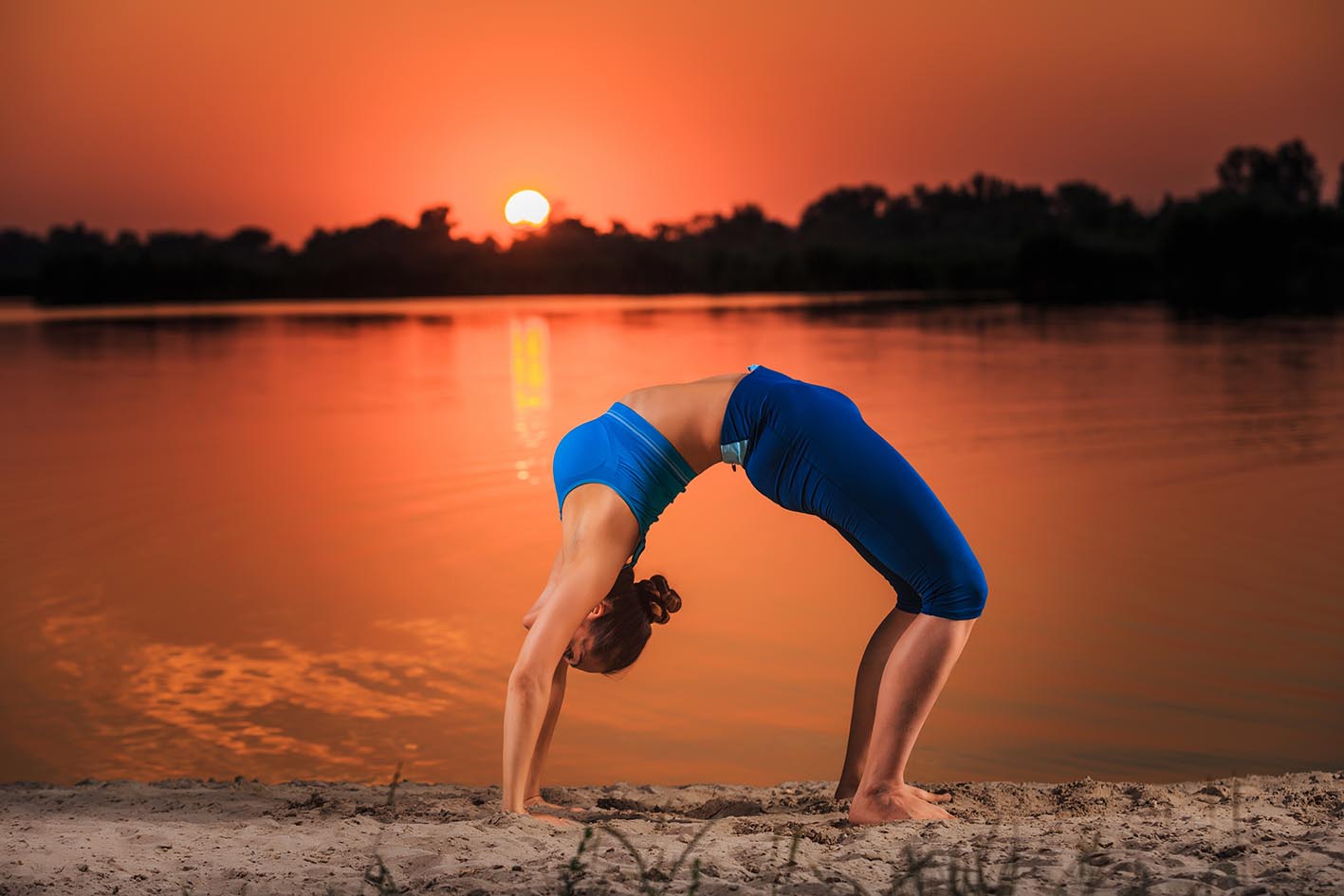 Η στάση του Τροχού στη Yoga.