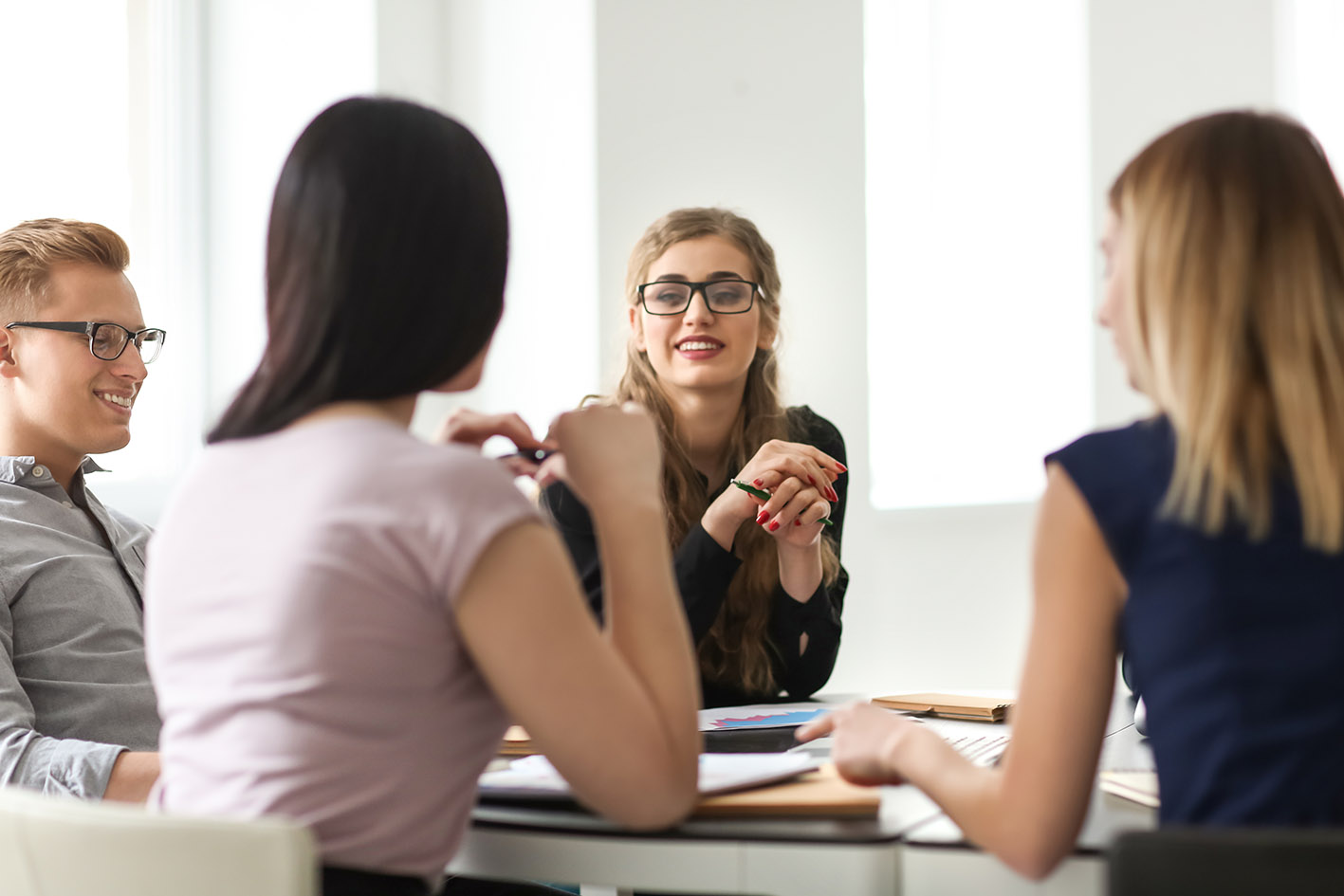 Γυναίκες εργαζόμενες διαπραγματεύονται