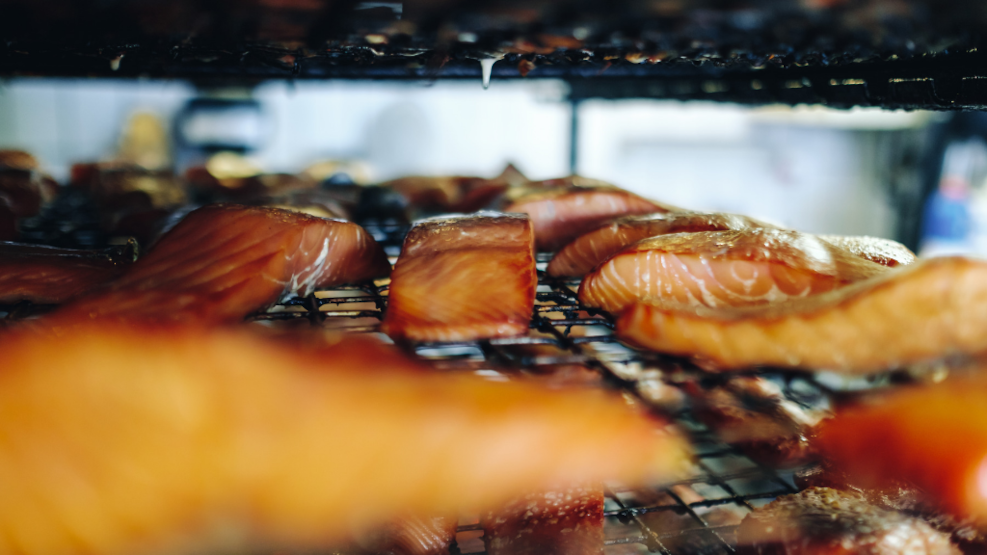 Σολομός μαγειρεμένος στη Σκανδιναβία.