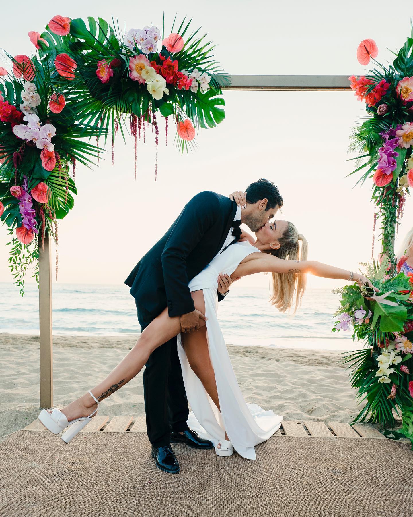 Ο γάμος του Μάριου Καπότση με την Κόνι Μεταξά