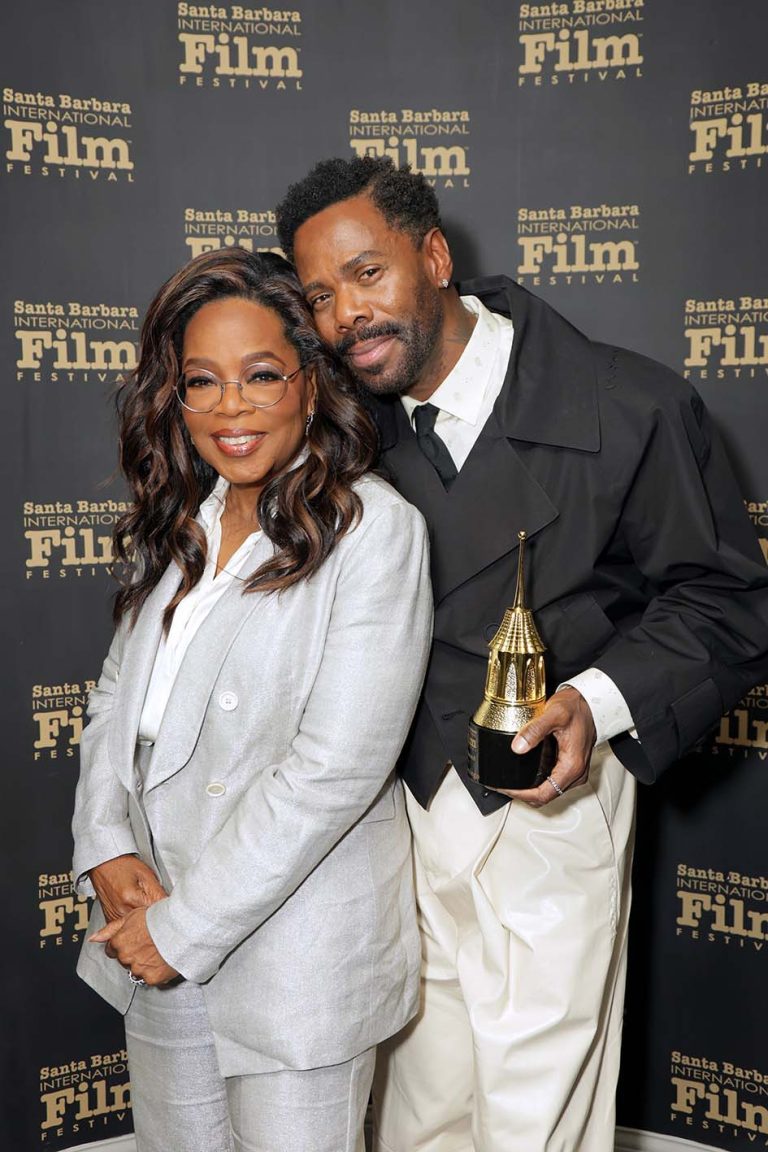 Η Oprah Winfrey και ο Colman Domingo pose με το βραβείο Montecito κατά τη διάρκεια του 40ου Διεθνούς Φεστιβάλ Κινηματογράφου της Σάντα Μπάρμπαρα στο Θέατρο Άρλινγκτον στις 14 Φεβρουαρίου 2025 στη Σάντα Μπάρμπαρα της Καλιφόρνια.