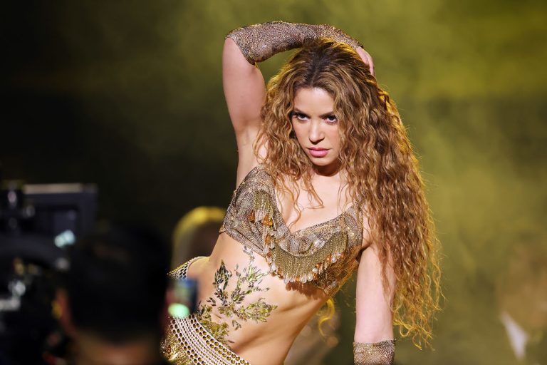 H Shakira στη σκηνή κατά τη διάρκεια των 67ων Ετήσιων Βραβείων GRAMMY στο Crypto.com Arena στις 2 Φεβρουαρίου 2025 στο Λος Άντζελες της Καλιφόρνια.