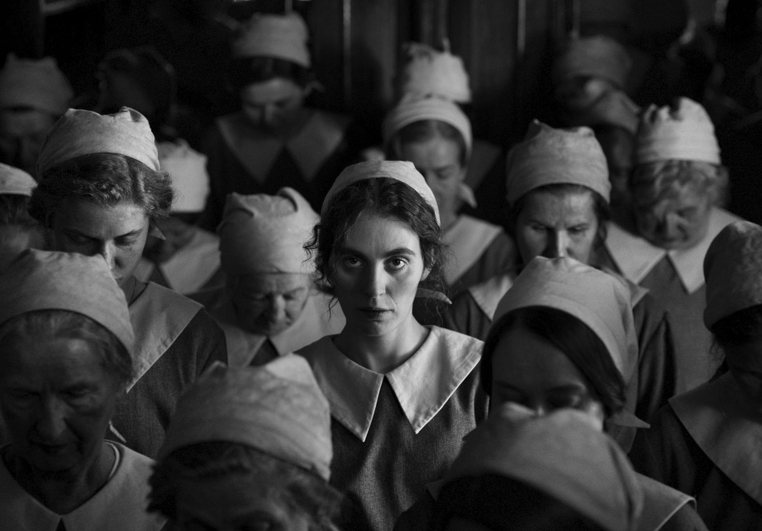 Σκηνή από την ταινία Τhe Girl with the Needle - To κορίτσι με τη βελόνα.