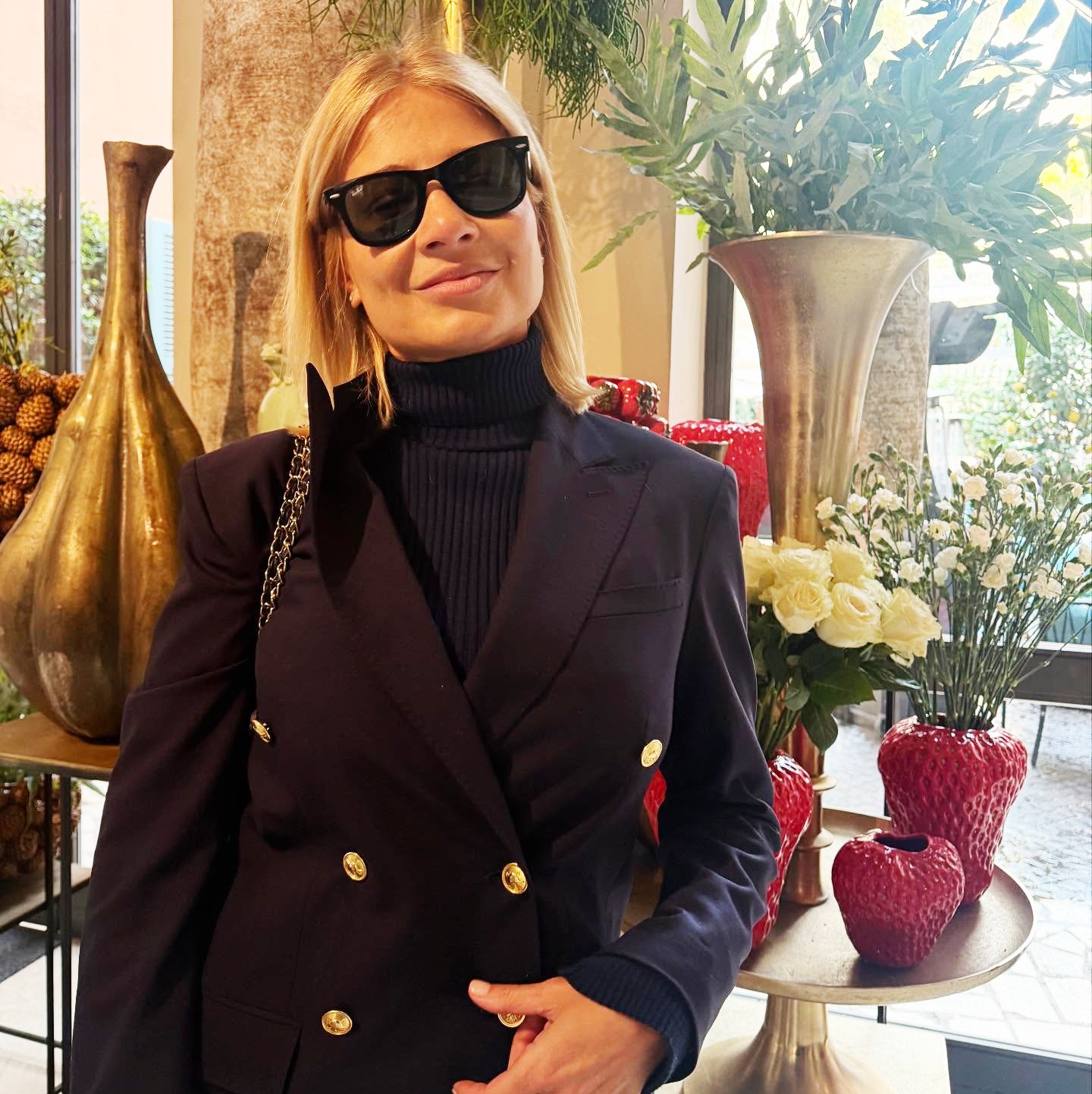 Η Φαίη Σκορδά με μαύρο outfit