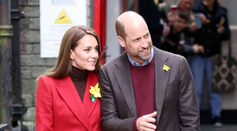 H Catherine, πριγκίπισσα της Ουαλίας και ο πρίγκιπας William, σε επίσκεψή τους στο αγορά στο Pontypridd της Ουαλίας, στις 26 Φεβρουαρίου 2025. Τον Δεκέμβριο του 2024, η πόλη ήταν μια από τις πολλές πόλεις σε όλη την Ουαλία που επλήγη από τις σοβαρές πλημμύρες ως αποτέλεσμα της καταιγίδας Bert και της καταιγίδας Darragh. Ο πρίγκιπας και η πριγκίπισσα συναντήθηκαν με κατοίκους της περιοχής, μαθαίνοντας για τις εμπειρίες τους και τον αντίκτυπο των πρόσφατων γεγονότων στην πόλη.