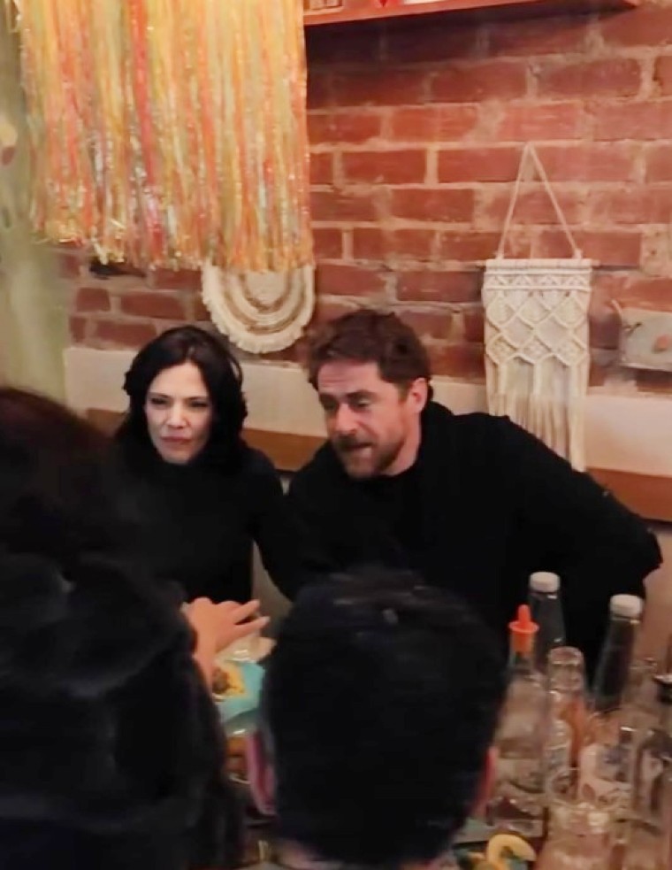 Ο Δημήτρης Λάλος και η Μαριλίτα Λαμπροπούλου σε ταβερνάκι στον Βόλο