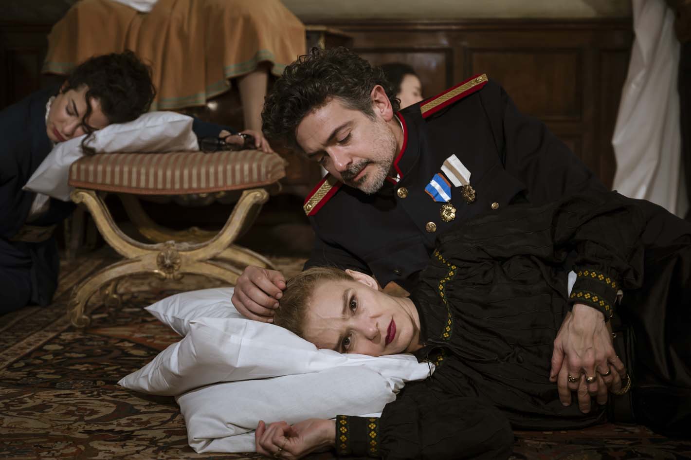 Σκηνή από τη θεατρική παράσταση