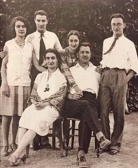 Hλιόπουλος οικογένεια