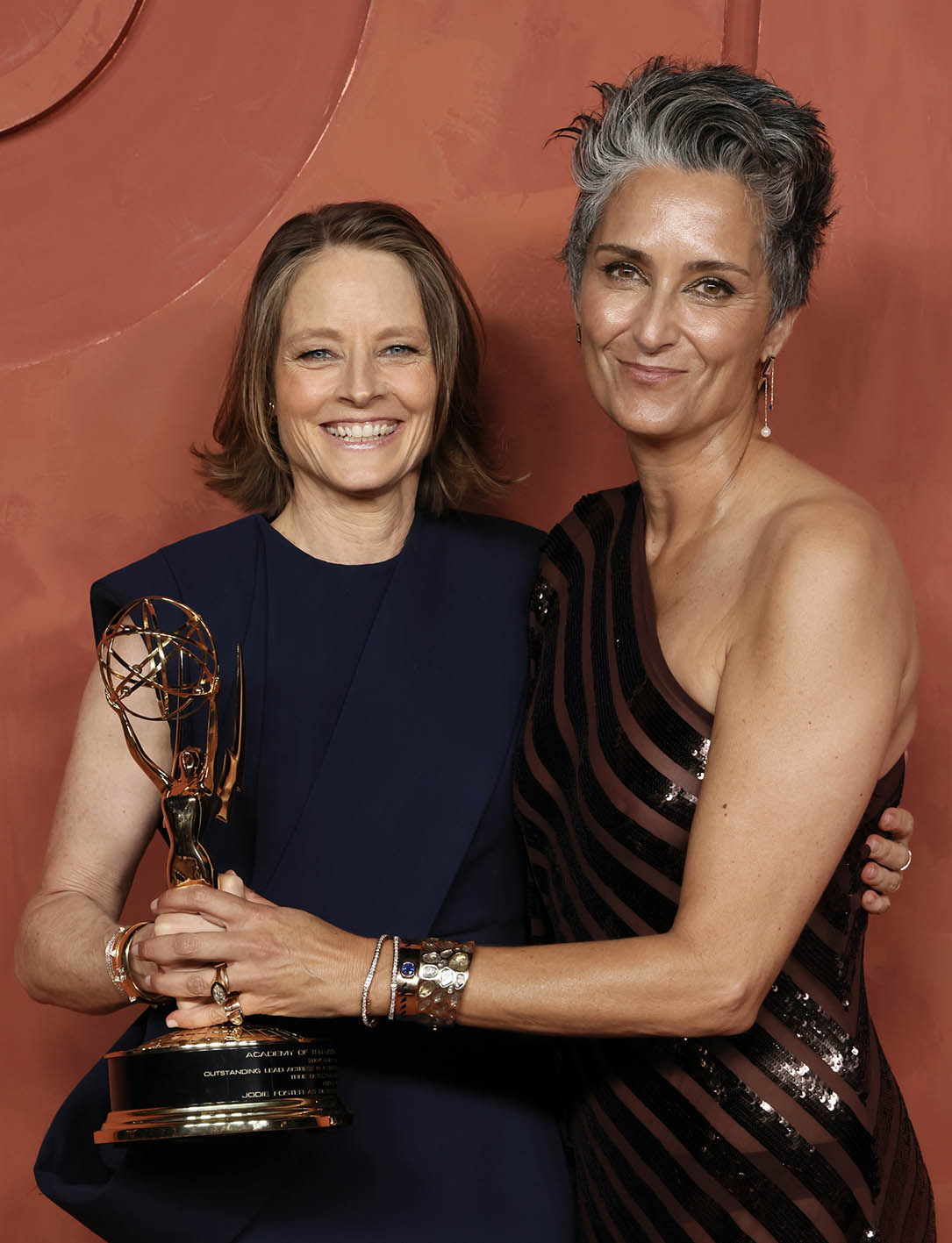 Η Jodie Foster και η Alexandra Hedison στη δεξίωση HBO & Max μετά τα βραβεία Emmy στο San Vicente Bungalows στις 15 Σεπτεμβρίου 2024 στο Δυτικό Χόλιγουντ.