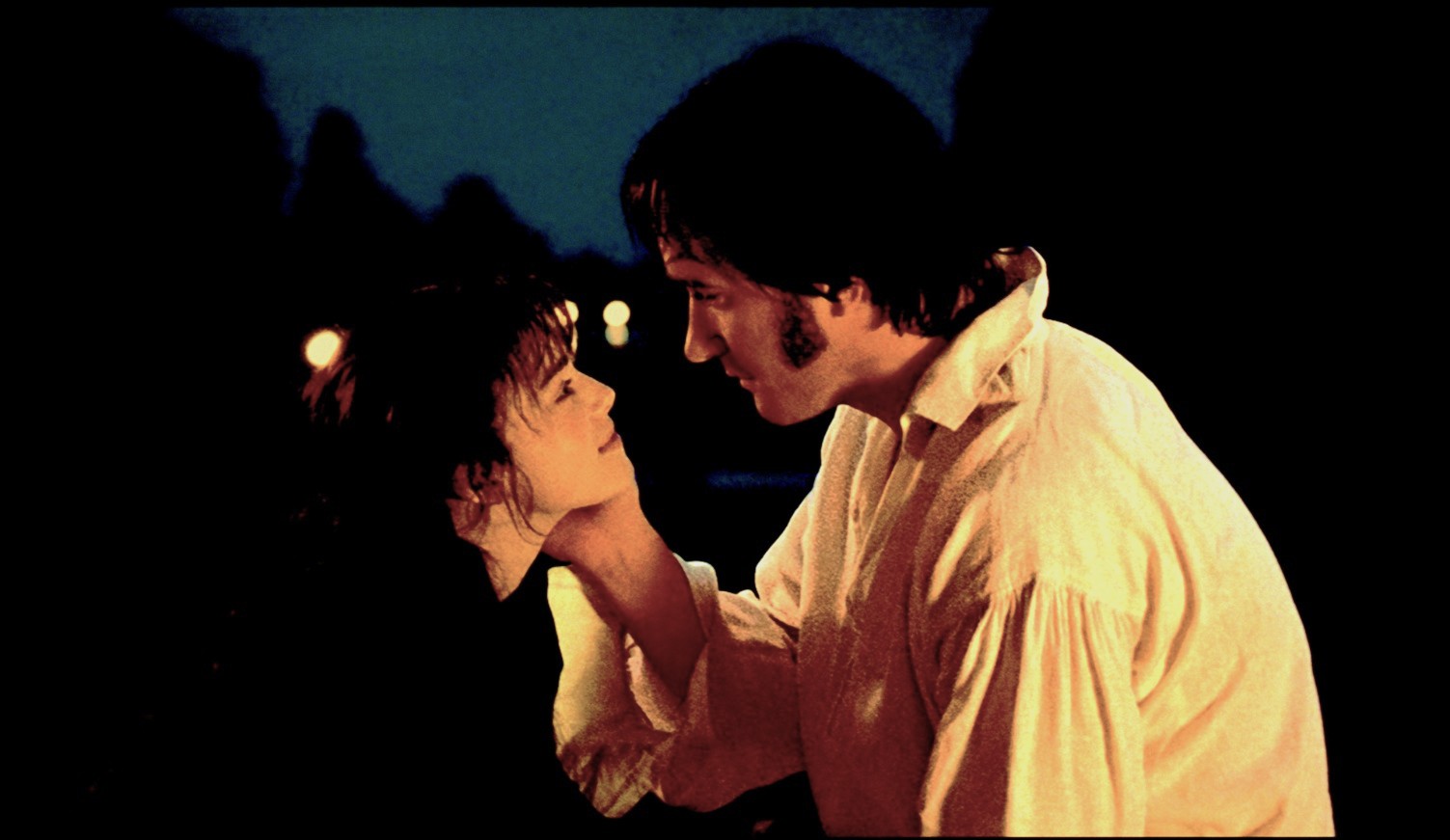 H Keira Knightley και ο Matthew Macfadyen σε σκηνή από την ταινία Περηφάνεια και προκατάληψη